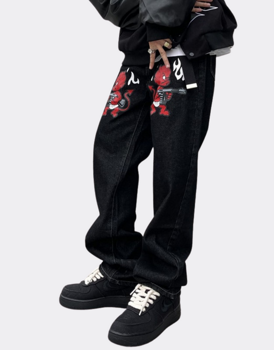 SNEAKED - PANTALON EN JEAN OVERSIZE NOIR AVEC DIABLE ET TEXTE ROUGES - Sneaked