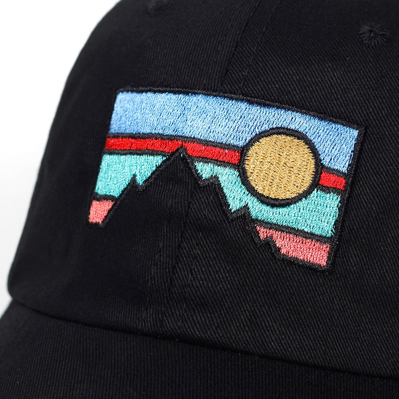 Sneaked - Casquette logo patché couché de soleil avec montagne